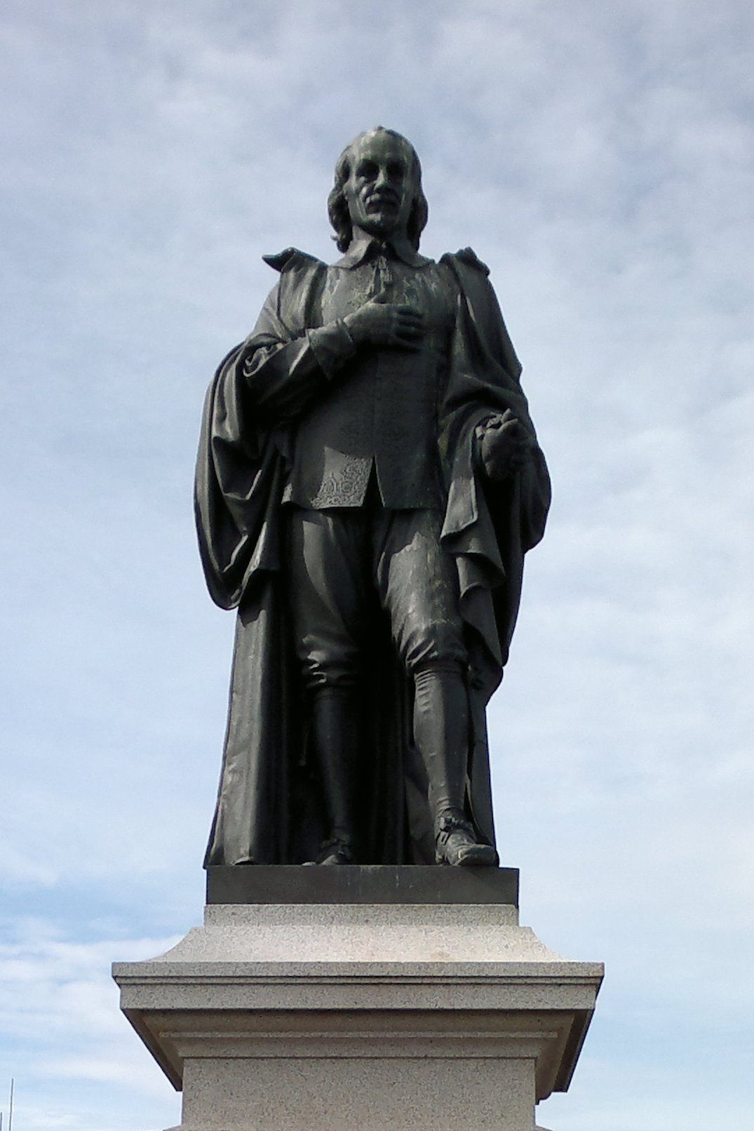 William Harvey's monument, Folkestone (1).jpg